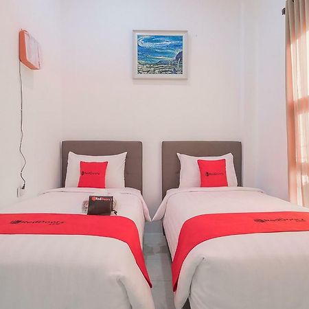 Hotel Reddoorz Near Jatinangor Town Square Exterior foto