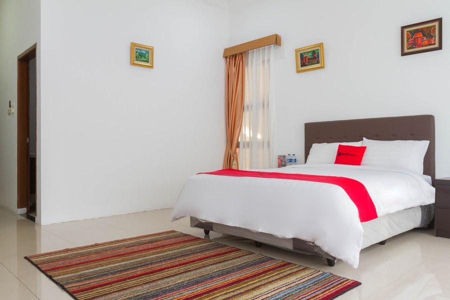 Hotel Reddoorz Near Jatinangor Town Square Exterior foto