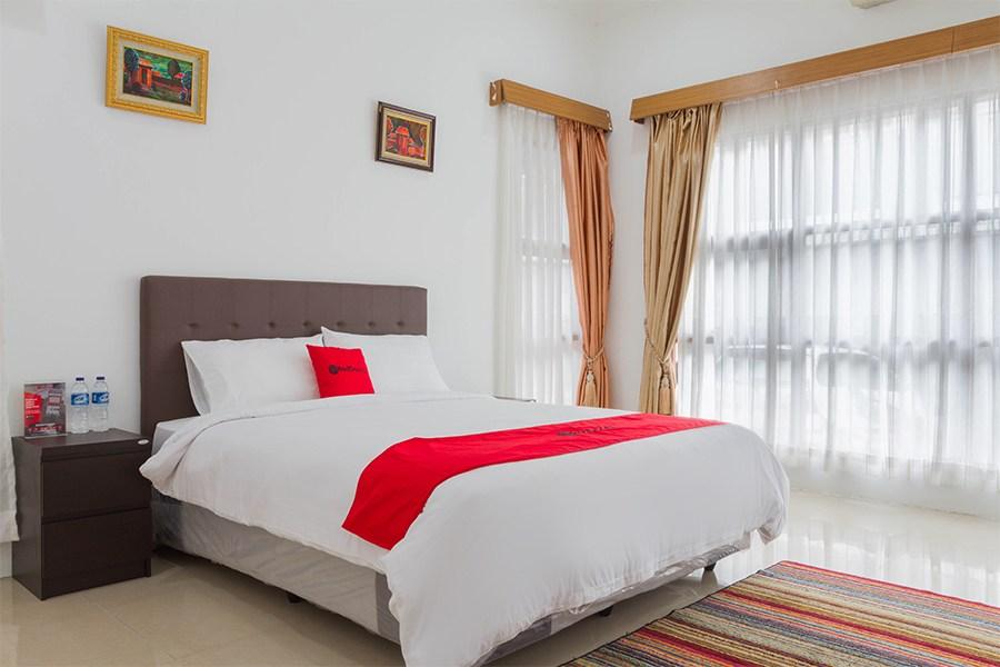 Hotel Reddoorz Near Jatinangor Town Square Exterior foto