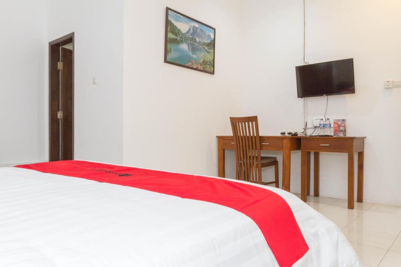 Hotel Reddoorz Near Jatinangor Town Square Exterior foto