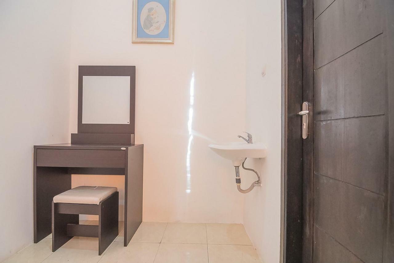 Hotel Reddoorz Near Jatinangor Town Square Exterior foto