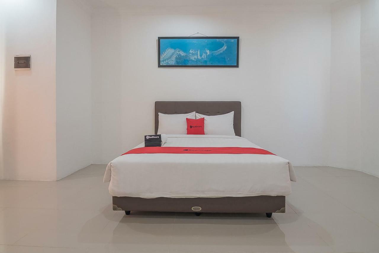 Hotel Reddoorz Near Jatinangor Town Square Exterior foto