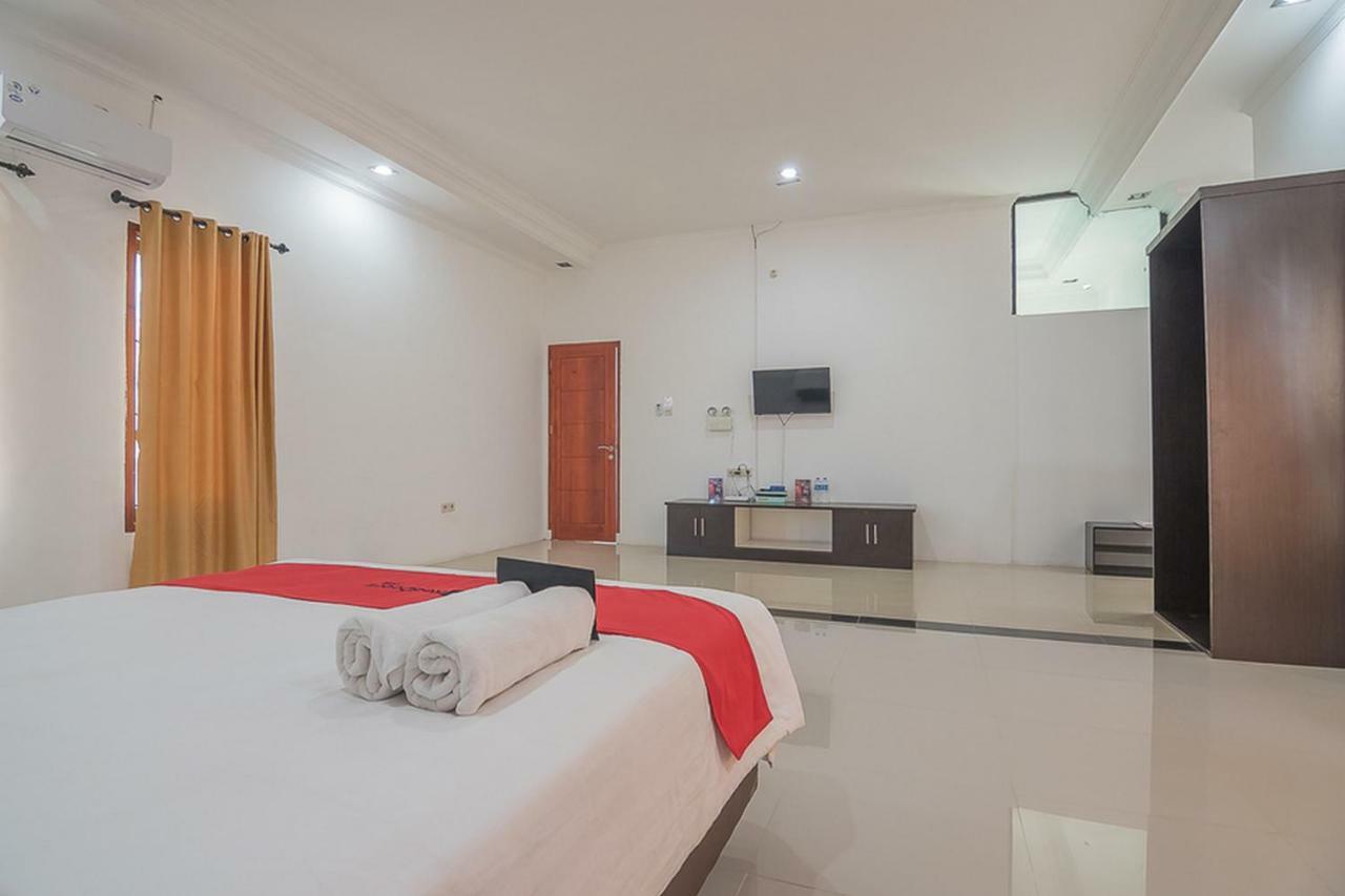 Hotel Reddoorz Near Jatinangor Town Square Exterior foto