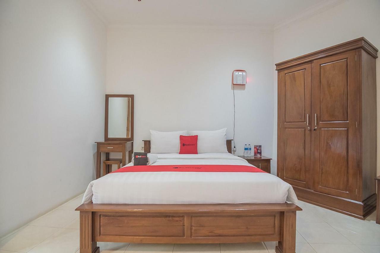 Hotel Reddoorz Near Jatinangor Town Square Exterior foto
