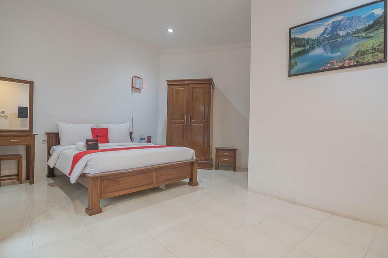 Hotel Reddoorz Near Jatinangor Town Square Exterior foto