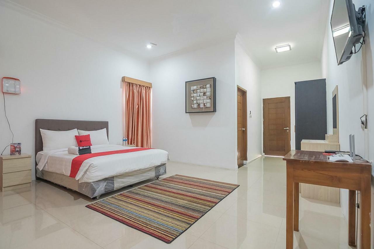 Hotel Reddoorz Near Jatinangor Town Square Exterior foto