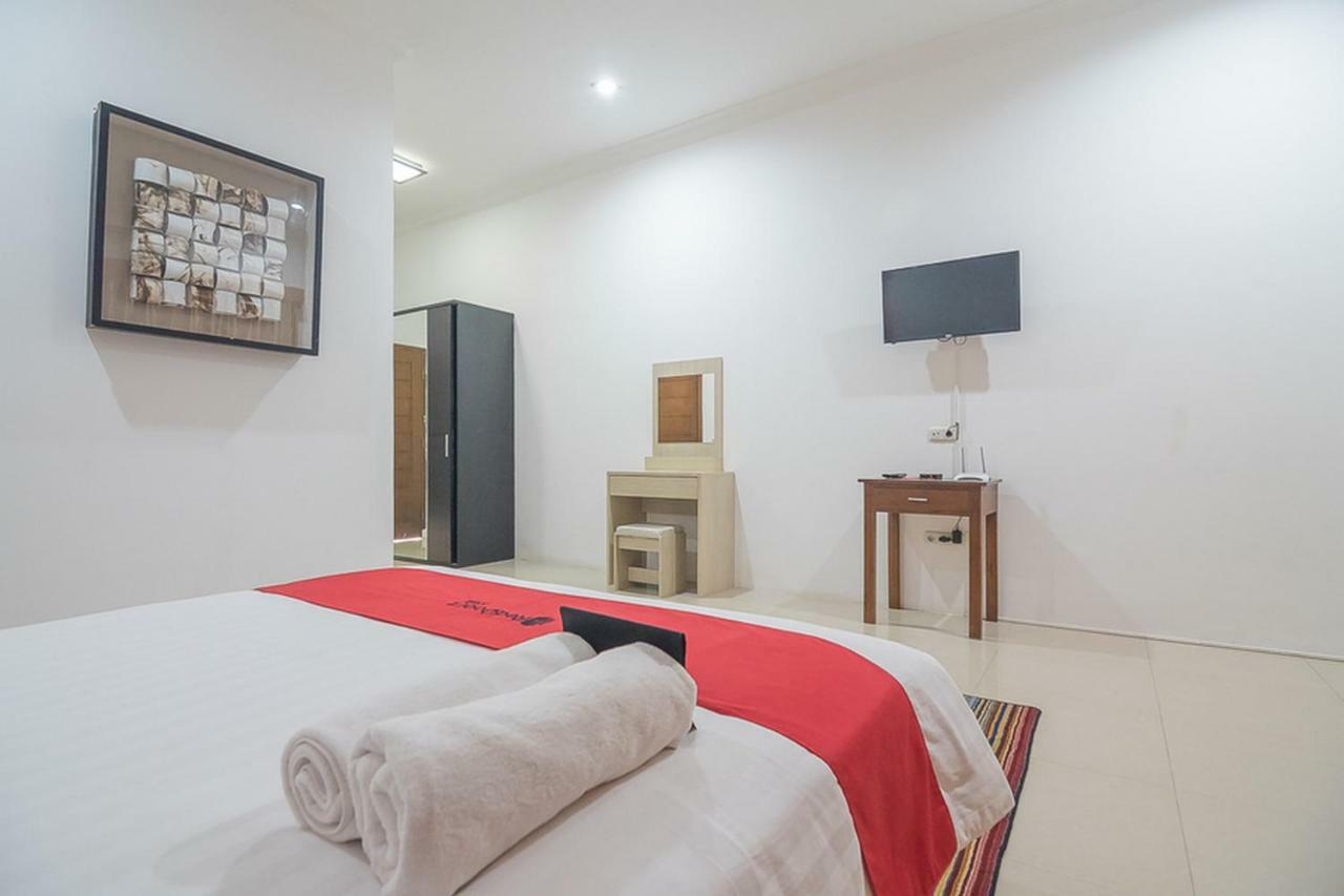 Hotel Reddoorz Near Jatinangor Town Square Exterior foto